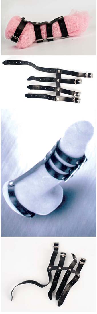 bondage du p&eacute;nis avec un harnais