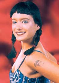 Extr&ecirc;me Betty DVD SM avec une jeune femme qui boit de slitres de sperme et qui boit des litres de pisse