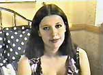 jeune femme &agrave; la langue perc&eacute;e