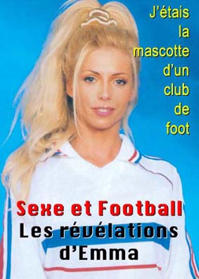 Jeune femme soumise par des footballeurs